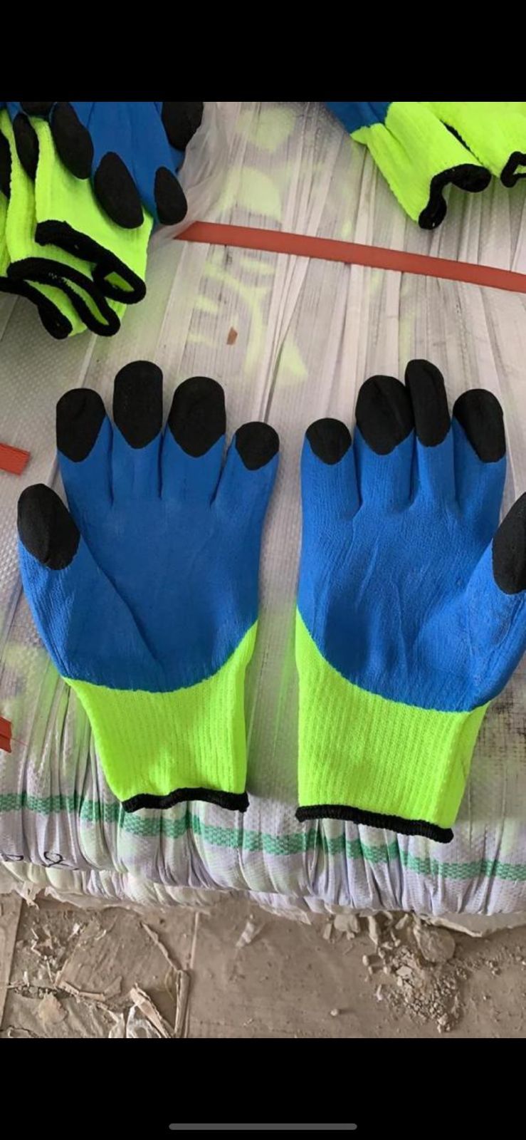 перчатки Салатовые с синим обливом черный палец, зима.
