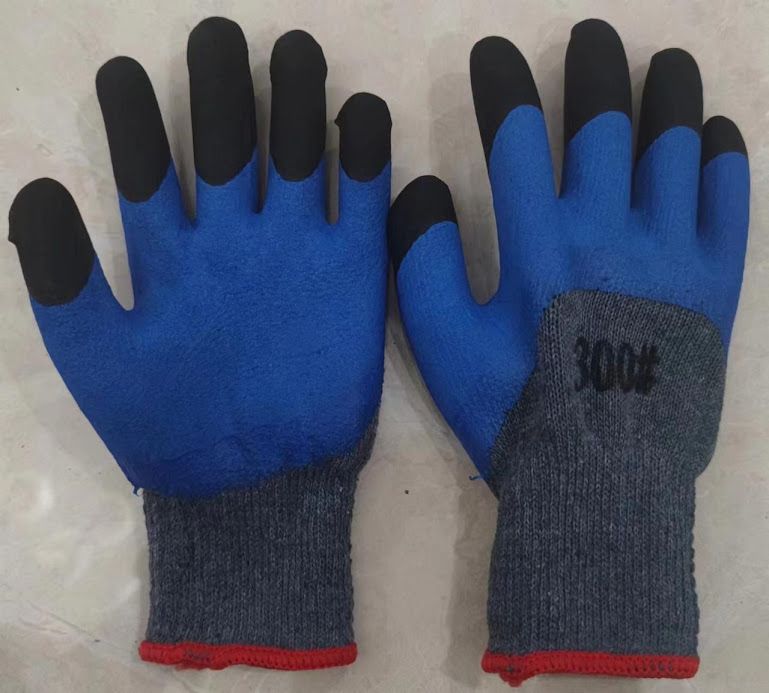Перчатки хб зимние серые с синим обливом, чёрные пальцы.